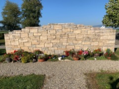 Friedhof Diessbach Grabmauer